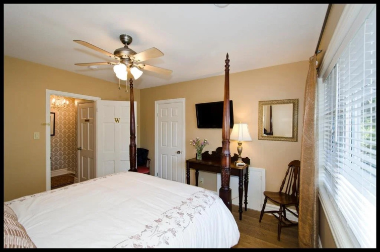 Inn-Chanted Forest Bed & Breakfast