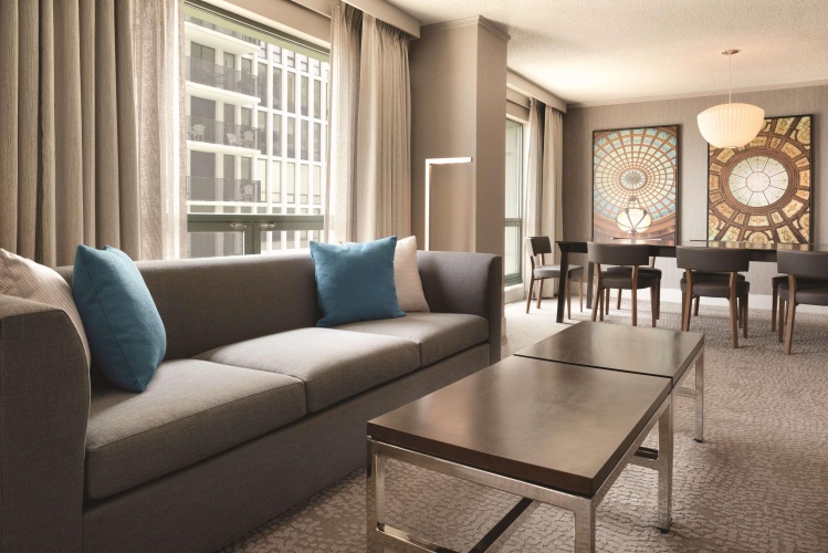 Hilton Chicago/Magnificent Mile Suites photo 8