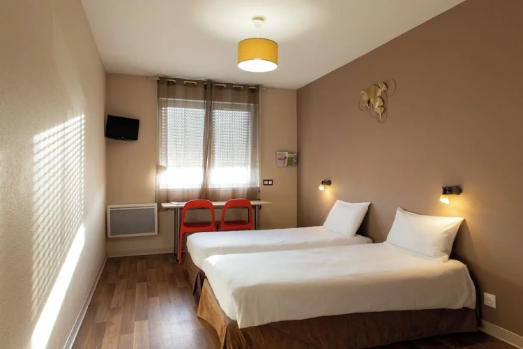 Standard Twin room with balcony