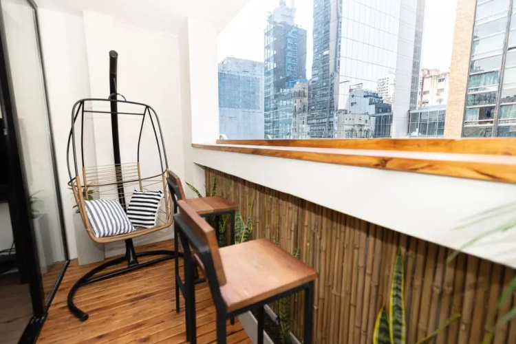 "El Farolito Apartment"