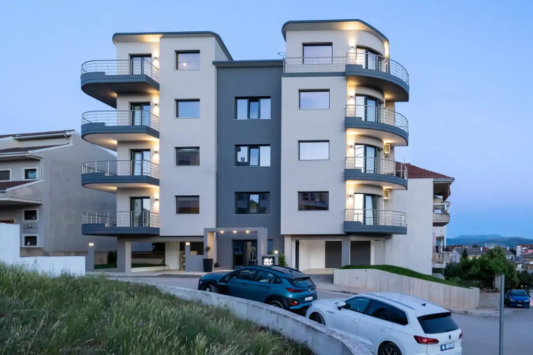 The High View Luxury Suites and Apartments