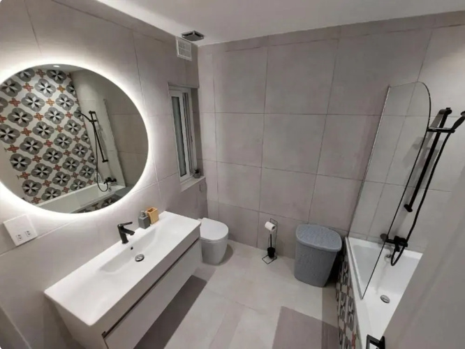 Modern 3BR Apt With Large Balcony