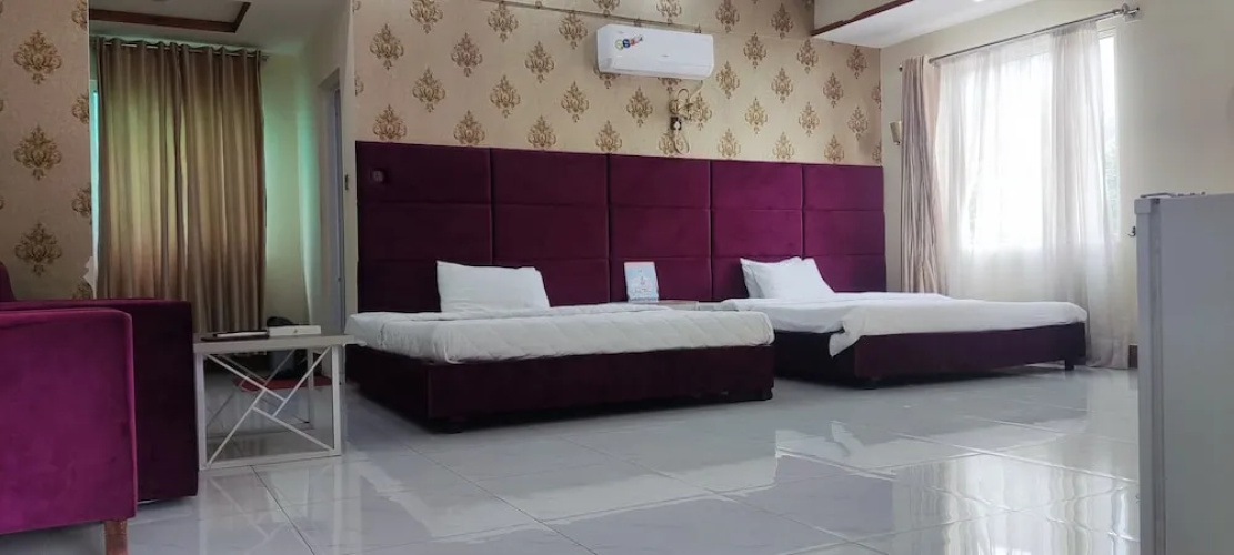 Hotel Pine Track
