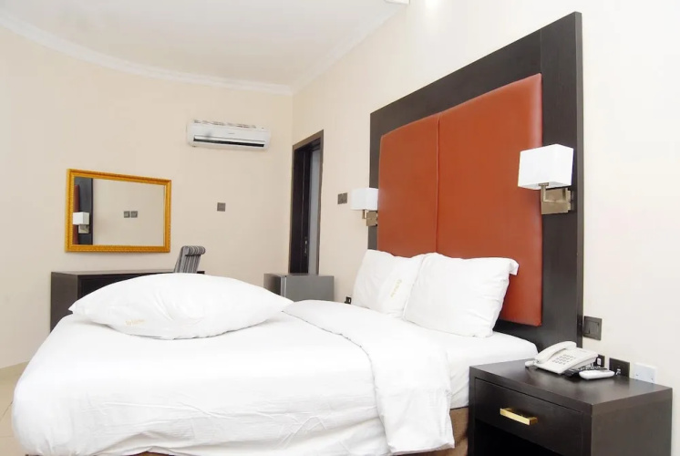 Kings Celia Hotel & Suites