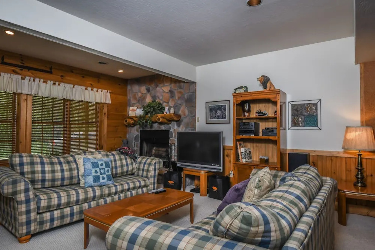 Rock Lodge Cabin 4 Bedroom House