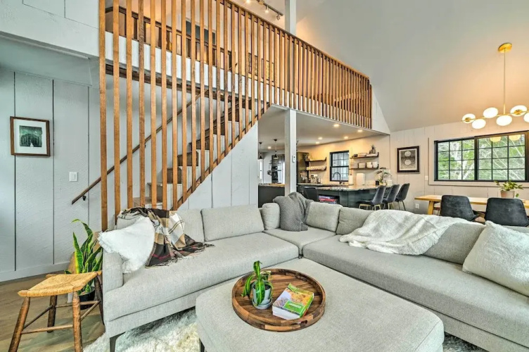 Vermont Ski Chalet ~ 5 Mi to Magic Mountain