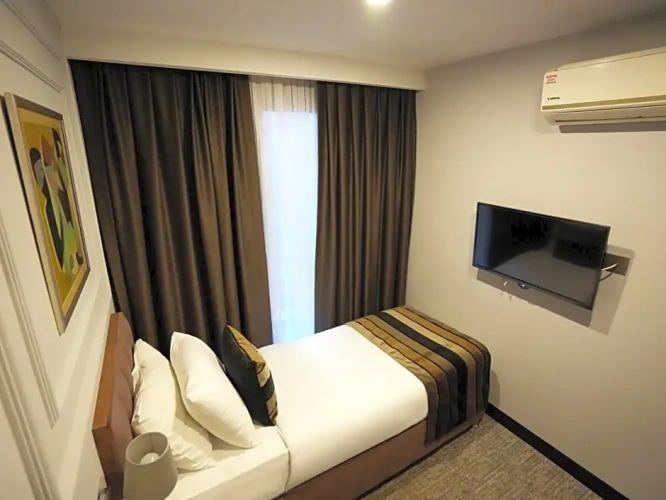 Standard Double room with city view