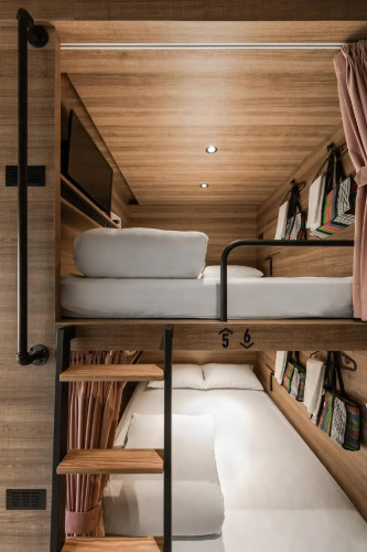 Oinn Hotel & Hostel