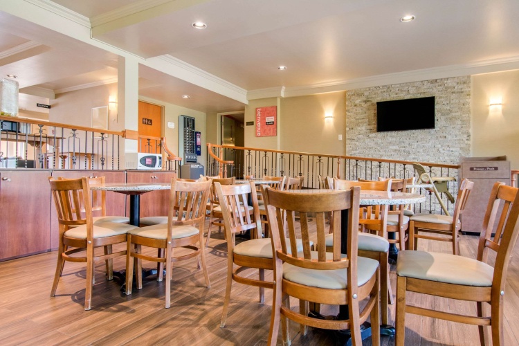 Comfort Inn & Suites photo 16
