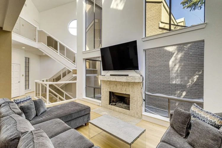 3 Bedrooms Apartment