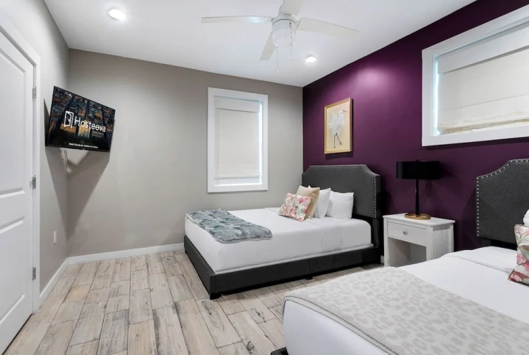 4 Bedrooms Comfort room with balcony