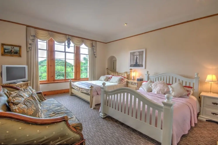 Standard Quadruple Family room with garden view
