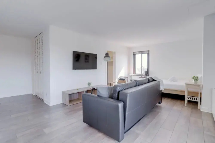 Executive Studio in Clarendon