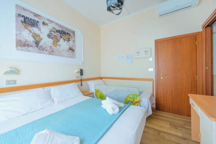 Standard Triple room with balcony