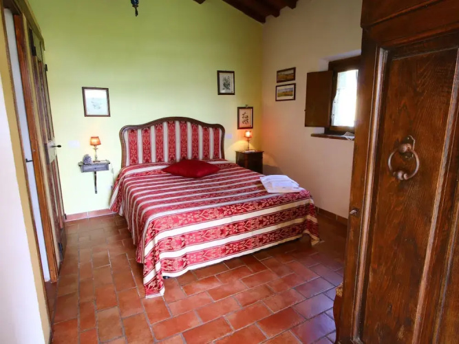 Chalet With Pool in Cortona