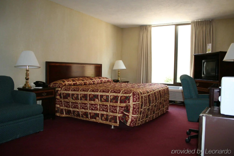 韦斯特蒙特酒店及套房(Westmont Inn & Suites)