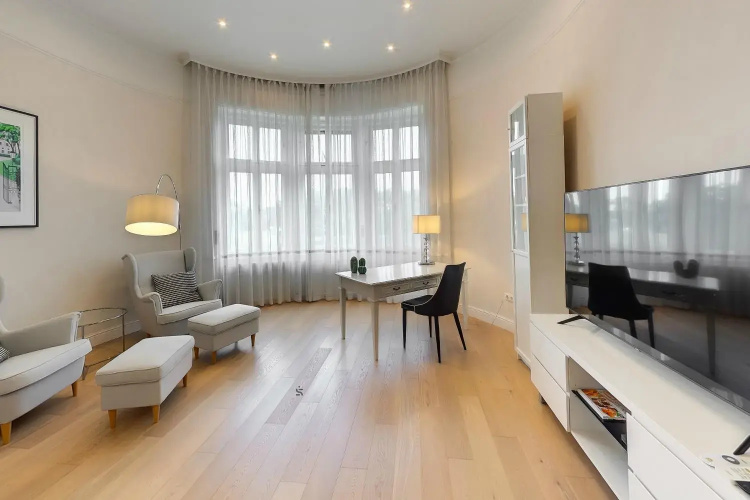 Romantic riverview bestern
