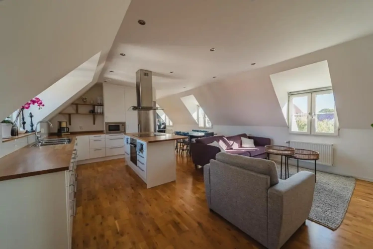 2 Bedrooms Apartment