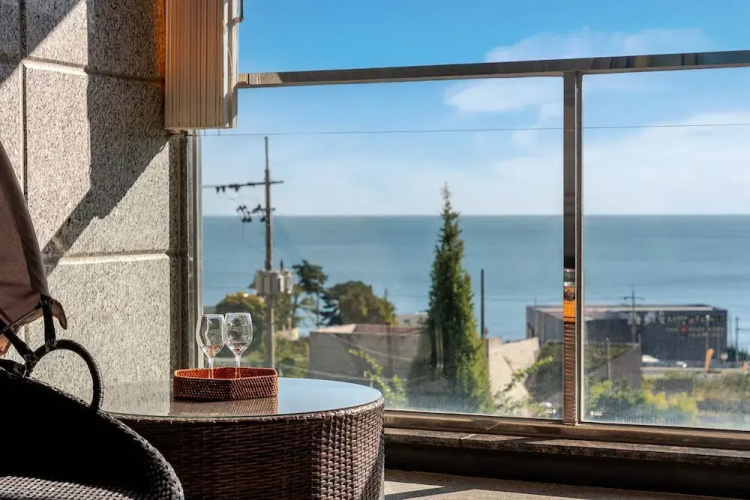 Geoje Pension Kan Pool Villa