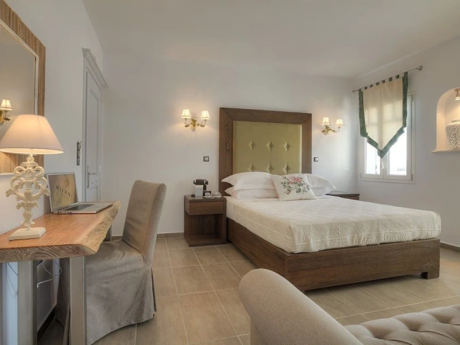 Junior Suite with partial sea view