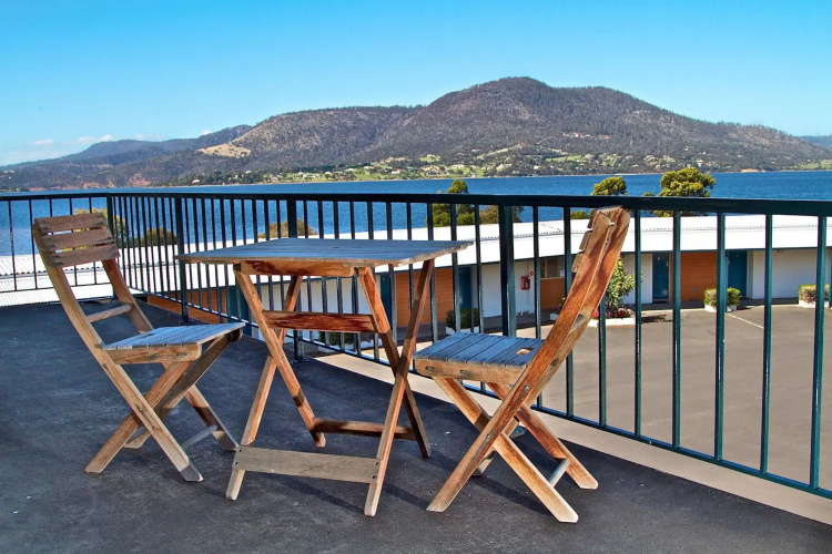 Riverfront Motel & Restaurant