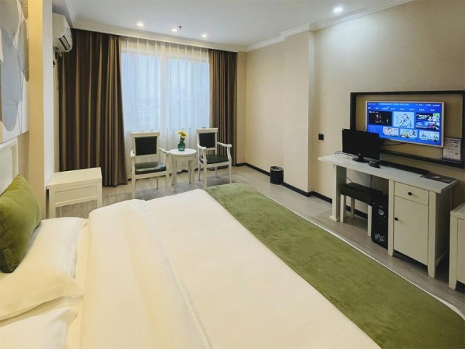 Standard Double room with street view