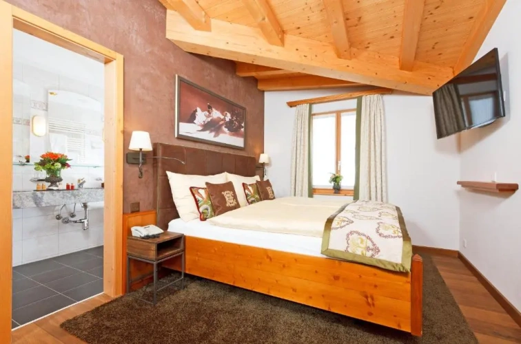 1 Bedroom Suite with Eiger mountain view