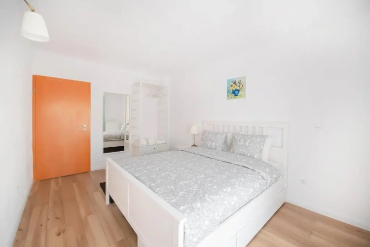 3 Bedrooms Apartment