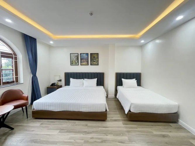 Standard Triple room