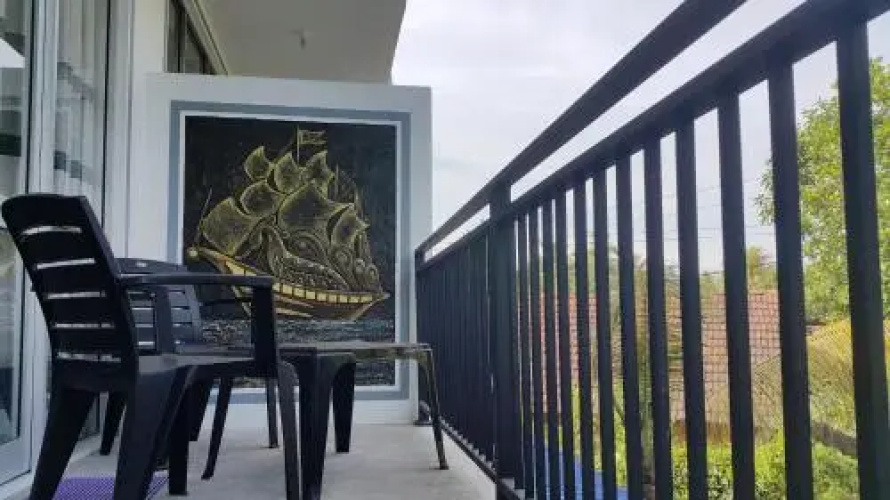 Era Holiday House