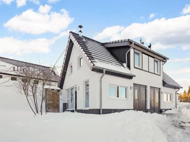 2 Bedrooms Chalet