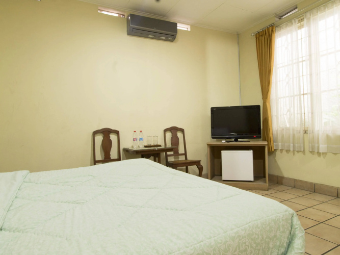 RedDoorz Plus near Parahyangan University