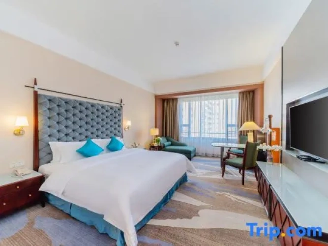 Standard Double room with street view