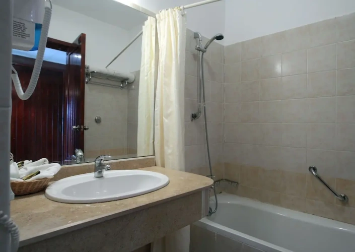 Standard Twin room with balcony