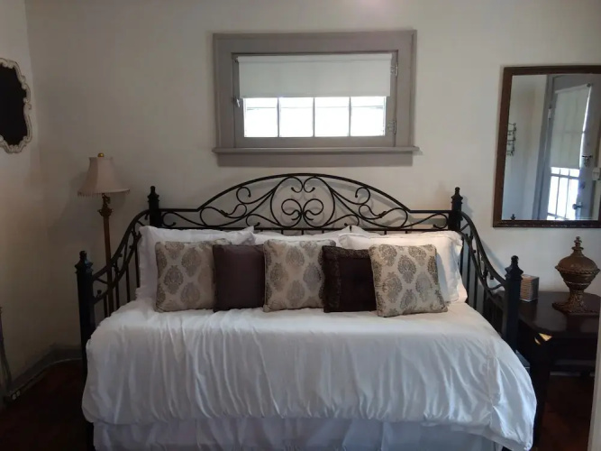 Beautiful Downtown Indy Guest Homes