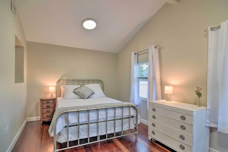 2 Bedrooms Cottage