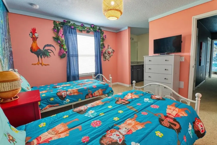9 Bedroom Windsor at Westside Home