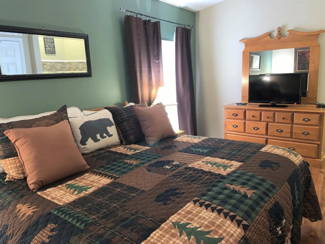 201 Colonial Crest Pigeon Forge Retreat