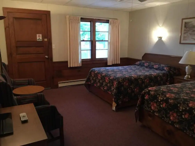 Holiday House Inn