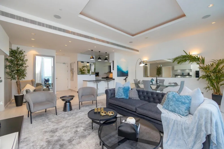 Sophisticated 1BR Palm Apt w Beach Access