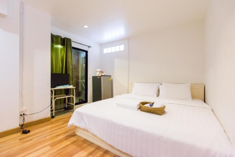 Economy Double Basement room
