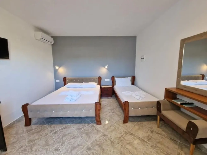 Deluxe Triple room with balcony and with garden view