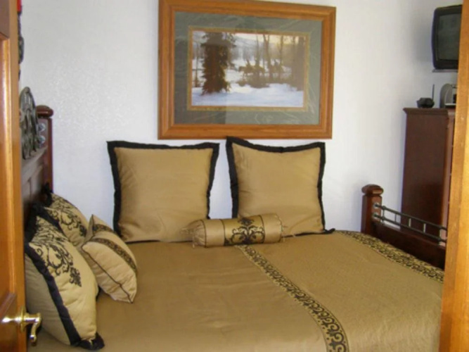 Tavares Inn