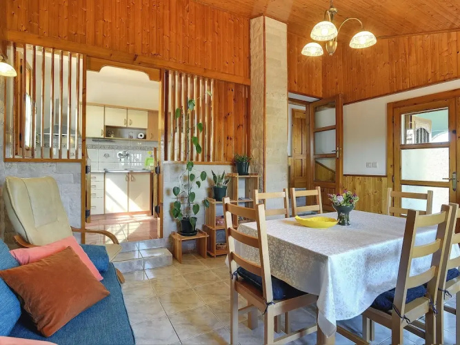 Traditional Holiday Home With Covered Terrace