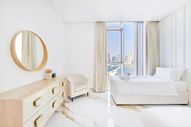 Lavish & Equipped 2 BR Facing Ain Dubai