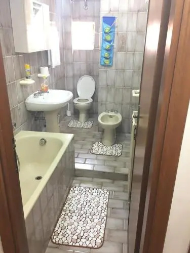 Roma Youth Bed and Breakfast