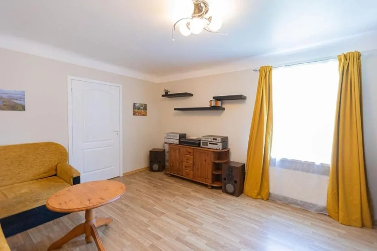 4 Bedrooms Cottage