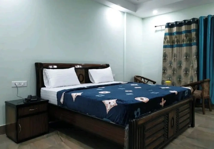 Deluxe Triple room with city view