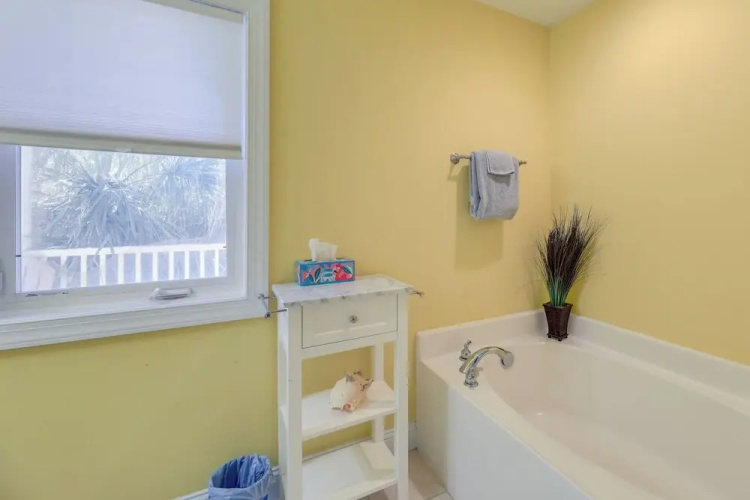 2 Blocks to Shore: Atlantic Beach Home w/ Views!