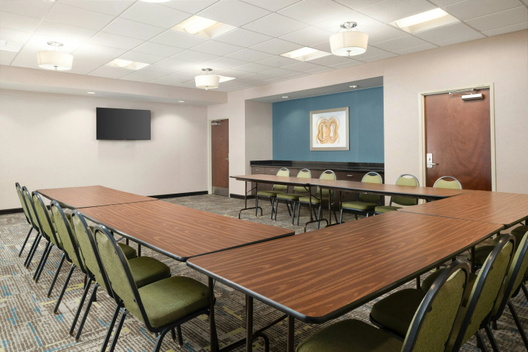 Hampton Inn Fairmont, WV photo 44